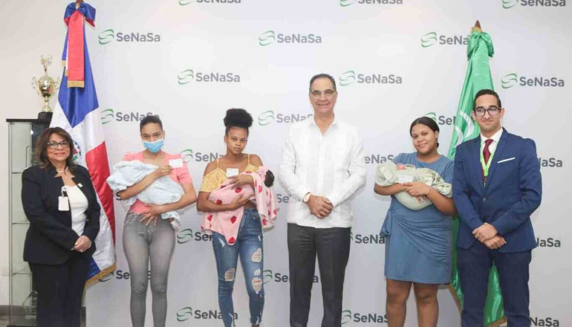 SeNaSa entrega carné a los primeros bebés nacidos en el 2023