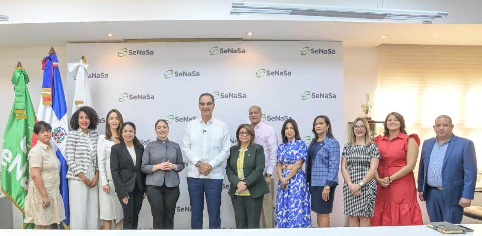SeNaSa y Supérate rubrican acuerdo para afiliar a familias en situación de vulnerabilidad